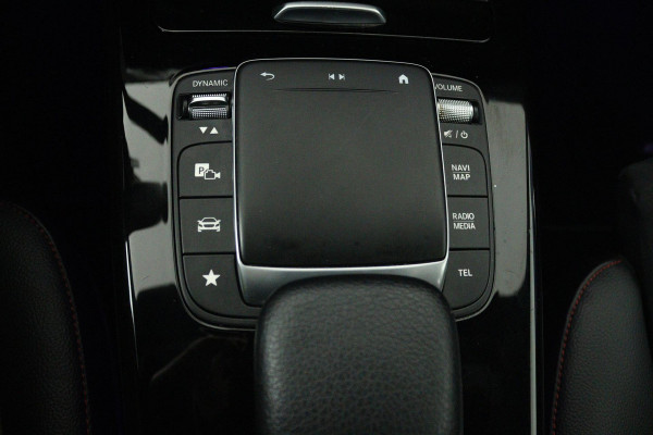 Mercedes-Benz A-Klasse 180 Business Solution AMG (PANORAMADAK, STOELVERWARMING, ELEKTRISCHE STOELEN-, SFEERVERLICHTING, NL-AUTO)