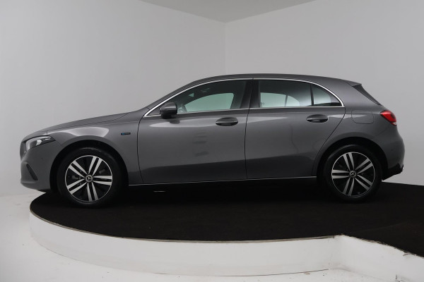 Mercedes-Benz A-Klasse 250 e Business Solution Luxury Limited (SFEERVERLICHTING, STOELVERWARMING, ACHTERUITRIJCAMERA, SENSOREN)