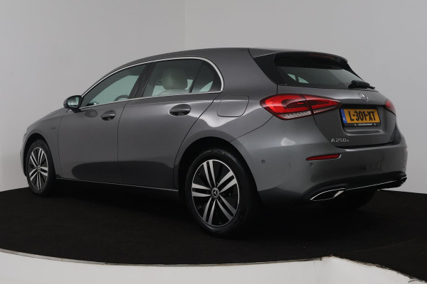 Mercedes-Benz A-Klasse 250 e Business Solution Luxury Limited (SFEERVERLICHTING, STOELVERWARMING, ACHTERUITRIJCAMERA, SENSOREN)