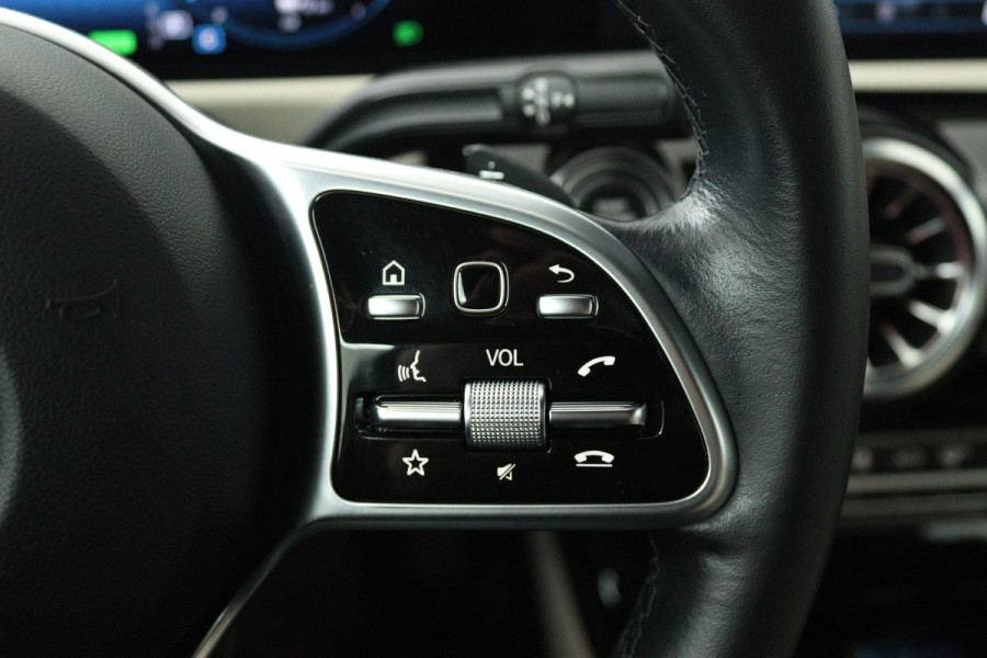 Mercedes-Benz A-Klasse 250 e Business Solution Luxury Limited (SFEERVERLICHTING, STOELVERWARMING, ACHTERUITRIJCAMERA, SENSOREN)