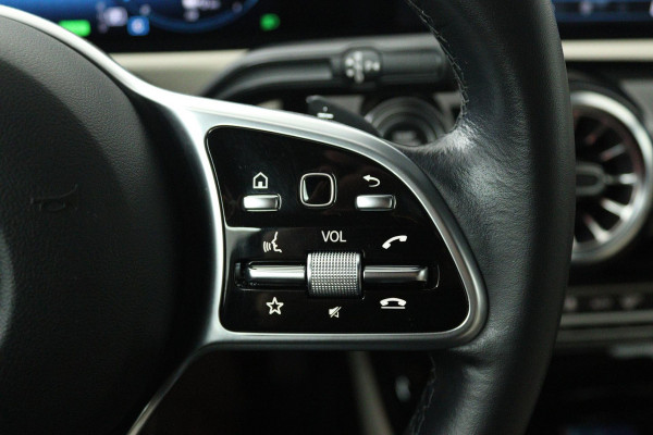 Mercedes-Benz A-Klasse 250 e Business Solution Luxury Limited (SFEERVERLICHTING, STOELVERWARMING, ACHTERUITRIJCAMERA, SENSOREN)