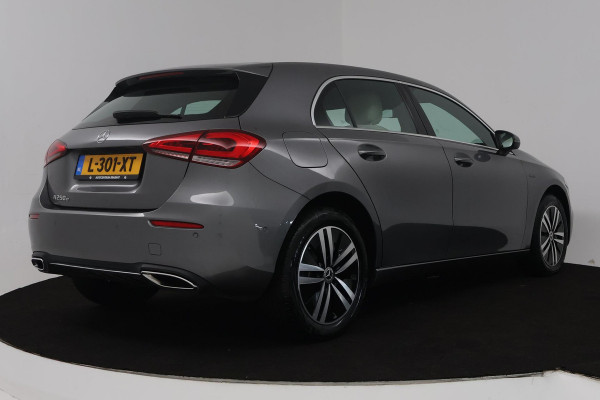 Mercedes-Benz A-Klasse 250 e Business Solution Luxury Limited (SFEERVERLICHTING, STOELVERWARMING, ACHTERUITRIJCAMERA, SENSOREN)