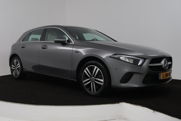 Mercedes-Benz A-Klasse 250 e Business Solution Luxury Limited (SFEERVERLICHTING, STOELVERWARMING, ACHTERUITRIJCAMERA, SENSOREN)