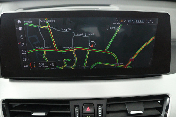 BMW X1 SDrive20i VDL Nedcar Edition (PANORAMADAK, ACHTERUITRIJCAMERA, STOELVERWARMING, DEALER ONDERHOUDEN)