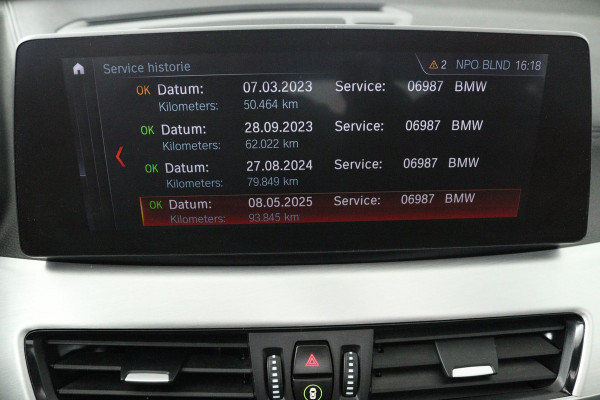 BMW X1 SDrive20i VDL Nedcar Edition (PANORAMADAK, ACHTERUITRIJCAMERA, STOELVERWARMING, DEALER ONDERHOUDEN)