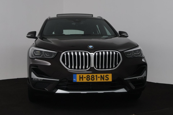 BMW X1 SDrive20i VDL Nedcar Edition (PANORAMADAK, ACHTERUITRIJCAMERA, STOELVERWARMING, DEALER ONDERHOUDEN)