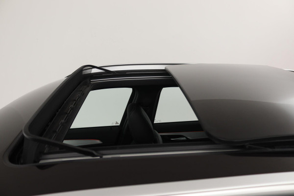 BMW X1 SDrive20i VDL Nedcar Edition (PANORAMADAK, ACHTERUITRIJCAMERA, STOELVERWARMING, DEALER ONDERHOUDEN)