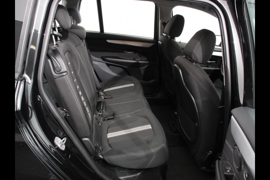 BMW 2 Serie Gran Tourer 218i 7p. Executive Launch Edition | Cruise control | Climate control | Parkeersensoren | Navigatie | Achteruitrijcamera | LED | Lichtmetalen velgen