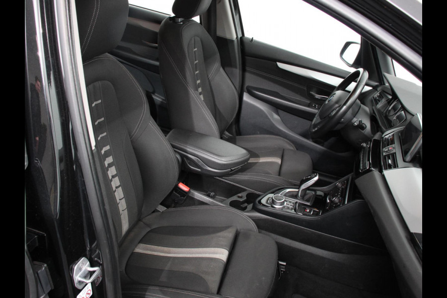 BMW 2 Serie Gran Tourer 218i 7p. Executive Launch Edition | Cruise control | Climate control | Parkeersensoren | Navigatie | Achteruitrijcamera | LED | Lichtmetalen velgen