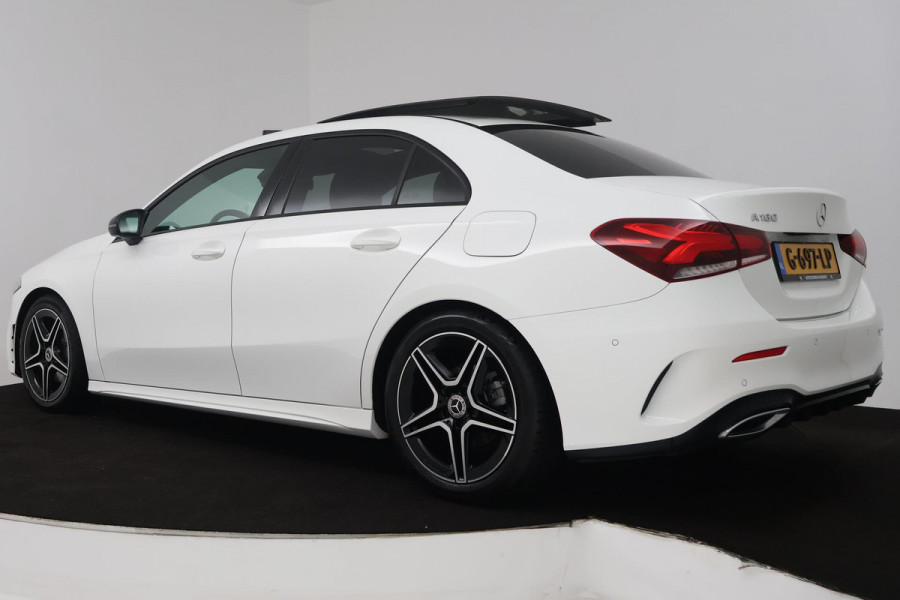 Mercedes-Benz A-Klasse 180 Business Solution AMG (PANORAMADAK, STOELVERWARMING, ACHTERUITRIJCAMERA, PARKEERSENSOREN)