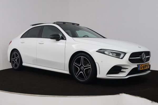 Mercedes-Benz A-Klasse 180 Business Solution AMG (PANORAMADAK, STOELVERWARMING, ACHTERUITRIJCAMERA, PARKEERSENSOREN)