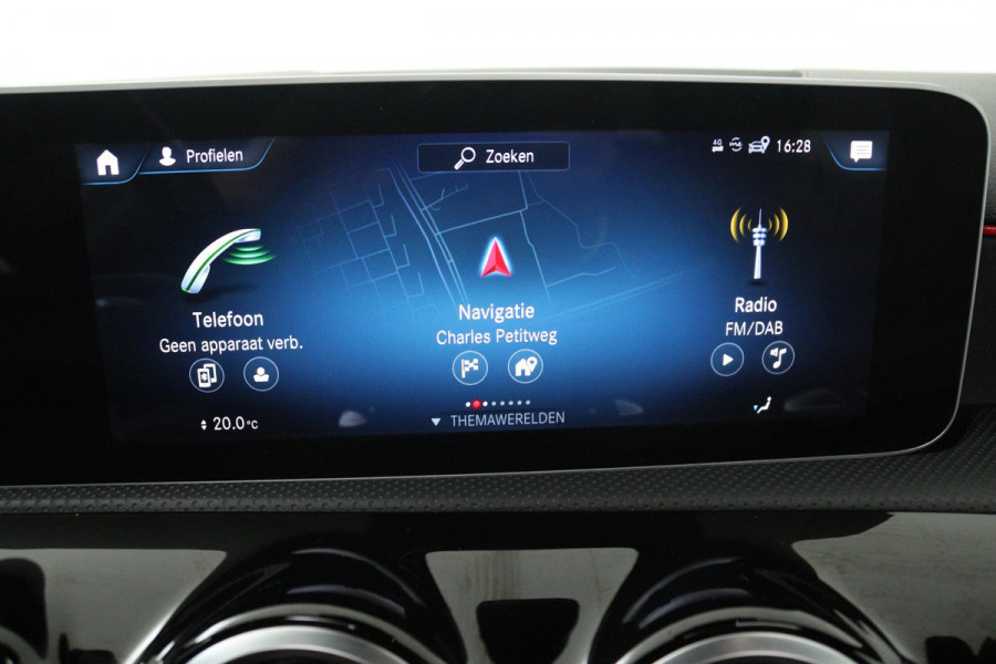 Mercedes-Benz A-Klasse 180 Business Solution AMG (PANORAMADAK, STOELVERWARMING, ACHTERUITRIJCAMERA, PARKEERSENSOREN)
