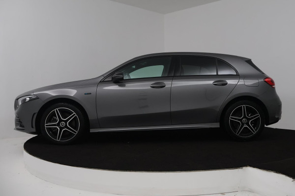 Mercedes-Benz A-Klasse 250 e Business Solution AMG Limited (SFEERVERLICHTING, STOELVERWARMING, ACHTERUITRIJCAMERA, SENSOREN)