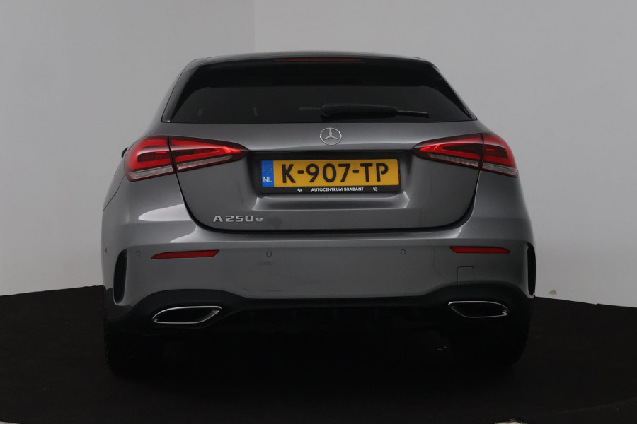 Mercedes-Benz A-Klasse 250 e Business Solution AMG Limited (SFEERVERLICHTING, STOELVERWARMING, ACHTERUITRIJCAMERA, SENSOREN)