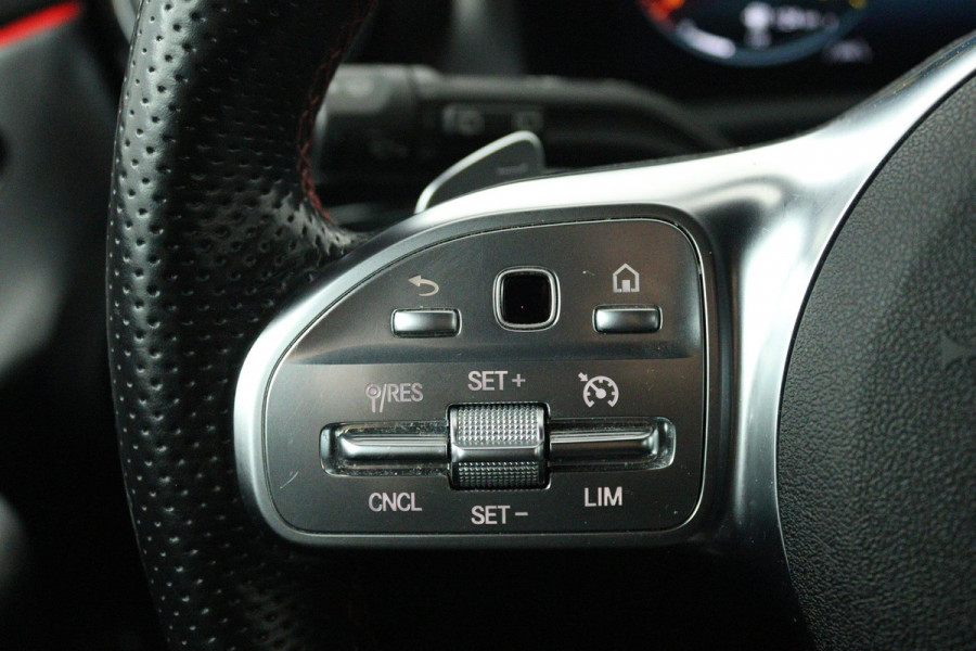 Mercedes-Benz A-Klasse 250 e Business Solution AMG Limited (SFEERVERLICHTING, STOELVERWARMING, ACHTERUITRIJCAMERA, SENSOREN)