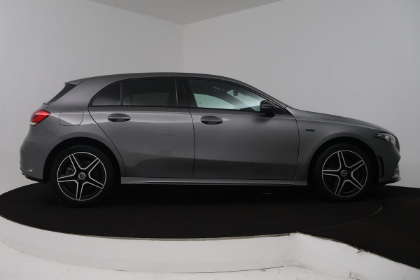 Mercedes-Benz A-Klasse 250 e Business Solution AMG Limited (SFEERVERLICHTING, STOELVERWARMING, ACHTERUITRIJCAMERA, SENSOREN)