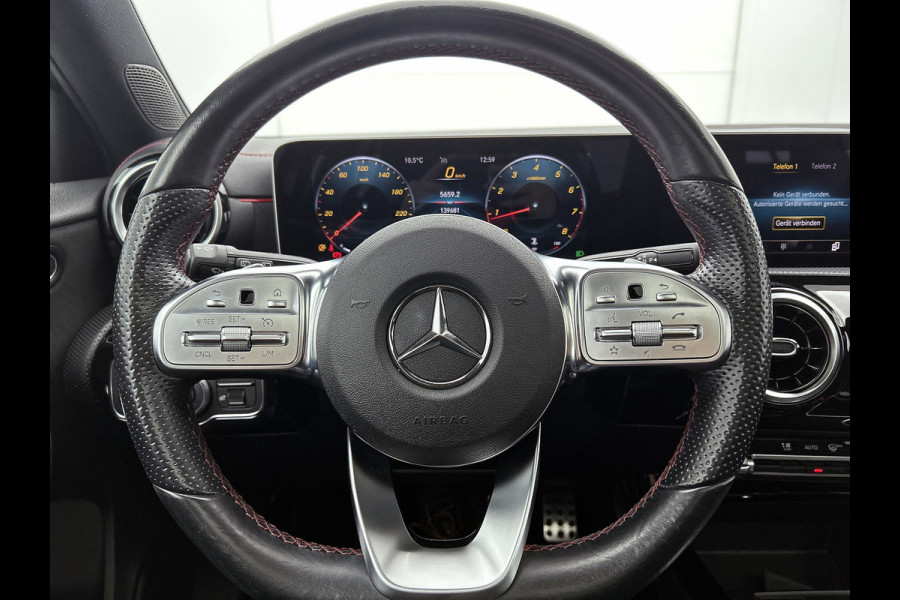 Mercedes-Benz A-Klasse 180 Premium AMG-Line(Dealer OnderH, Panorama, Lane Assist, StoelV, Carplay, Navi, Climate Con, Etc)