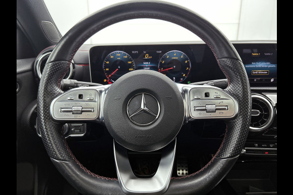 Mercedes-Benz A-Klasse 180 Premium AMG-Line(Dealer OnderH, Panorama, Lane Assist, StoelV, Carplay, Navi, Climate Con, Etc)