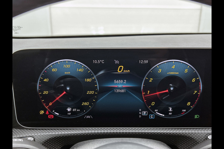Mercedes-Benz A-Klasse 180 Premium AMG-Line(Dealer OnderH, Panorama, Lane Assist, StoelV, Carplay, Navi, Climate Con, Etc)