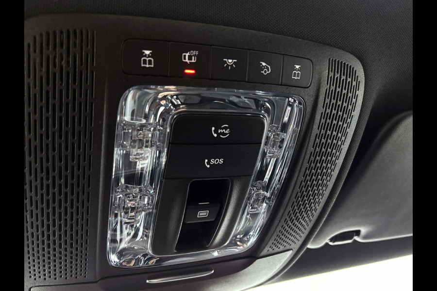 Mercedes-Benz A-Klasse 180 Premium AMG-Line(Dealer OnderH, Panorama, Lane Assist, StoelV, Carplay, Navi, Climate Con, Etc)