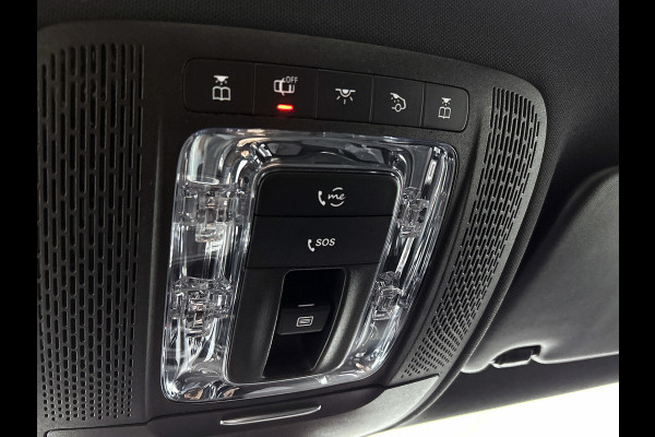 Mercedes-Benz A-Klasse 180 Premium AMG-Line(Dealer OnderH, Panorama, Lane Assist, StoelV, Carplay, Navi, Climate Con, Etc)