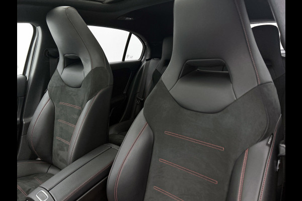 Mercedes-Benz A-Klasse 180 Premium AMG-Line(Dealer OnderH, Panorama, Lane Assist, StoelV, Carplay, Navi, Climate Con, Etc)