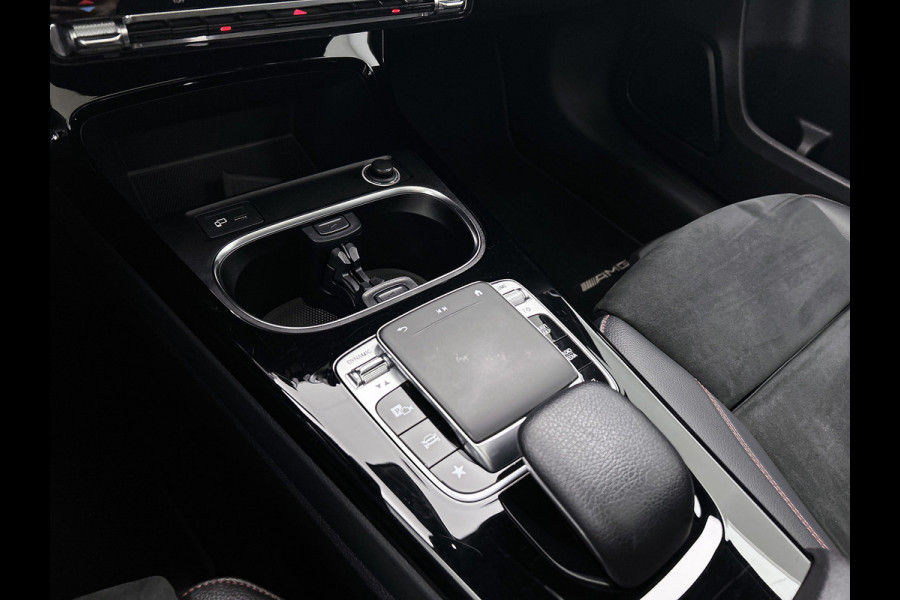 Mercedes-Benz A-Klasse 180 Premium AMG-Line(Dealer OnderH, Panorama, Lane Assist, StoelV, Carplay, Navi, Climate Con, Etc)