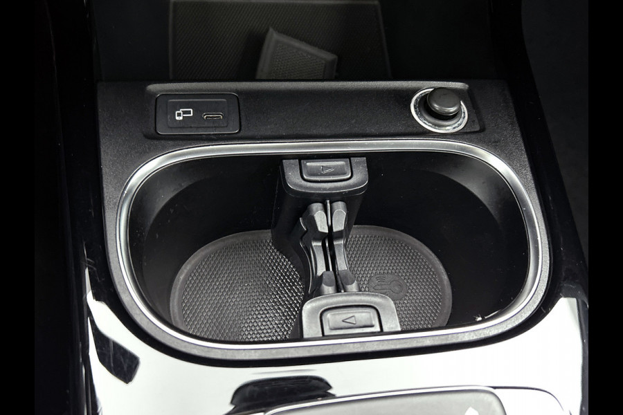 Mercedes-Benz A-Klasse 180 Premium AMG-Line(Dealer OnderH, Panorama, Lane Assist, StoelV, Carplay, Navi, Climate Con, Etc)