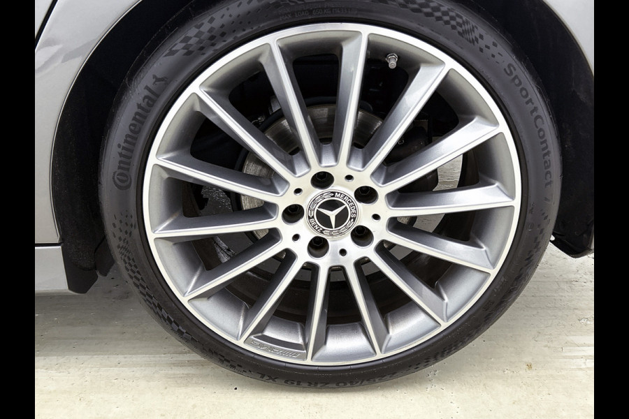 Mercedes-Benz A-Klasse 180 Premium AMG-Line(Dealer OnderH, Panorama, Lane Assist, StoelV, Carplay, Navi, Climate Con, Etc)