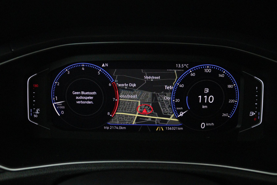 Volkswagen T-Roc 1.5 TSI Sport (PANORAMADAK, TREKHAAK, DIGITALE COCKPIT, CRUISE ADAPTIEF, ACHTERUITRIJCAMERA, SENSOREN)