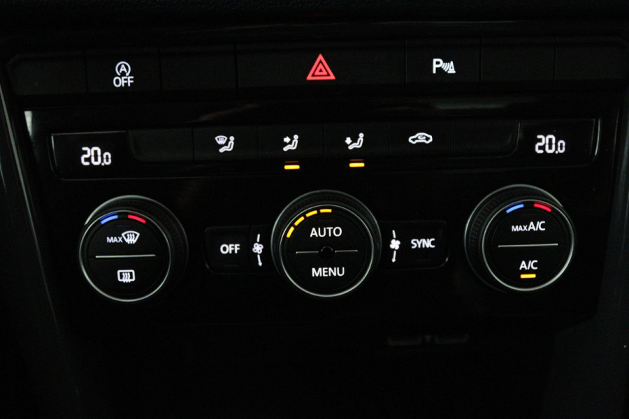 Volkswagen T-Roc 1.5 TSI Sport (PANORAMADAK, TREKHAAK, DIGITALE COCKPIT, CRUISE ADAPTIEF, ACHTERUITRIJCAMERA, SENSOREN)