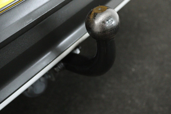 Volkswagen T-Roc 1.5 TSI Sport (PANORAMADAK, TREKHAAK, DIGITALE COCKPIT, CRUISE ADAPTIEF, ACHTERUITRIJCAMERA, SENSOREN)