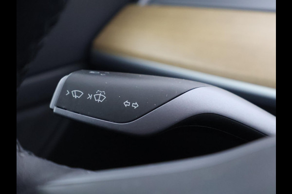 Tesla Model 3 RWD PLUS 60KWH 1e EIG.ACCU SOH 93! BIJNA 2021 GARANTIE TOT 2031* PARKEERSENSOREN V+A . PANORAMADAK . APPLE CARPLAY & ANDROID AUTO . STOELVERWARMING