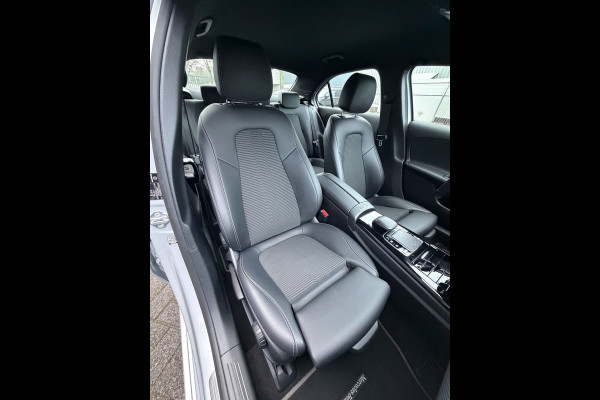 Mercedes-Benz A-Klasse 220 Advantage (Trekhaak - Automatische Airco - Navigatie - LED - Stoelverwarming - Camera - Parkeersensoren V+A)