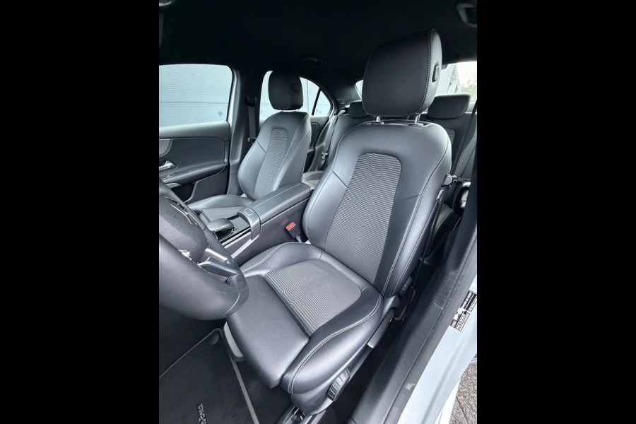 Mercedes-Benz A-Klasse 220 Advantage (Trekhaak - Automatische Airco - Navigatie - LED - Stoelverwarming - Camera - Parkeersensoren V+A)