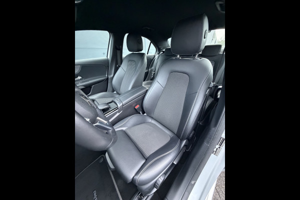 Mercedes-Benz A-Klasse 220 Advantage (Trekhaak - Automatische Airco - Navigatie - LED - Stoelverwarming - Camera - Parkeersensoren V+A)