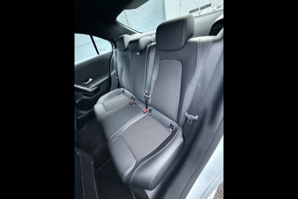 Mercedes-Benz A-Klasse 220 Advantage (Trekhaak - Automatische Airco - Navigatie - LED - Stoelverwarming - Camera - Parkeersensoren V+A)
