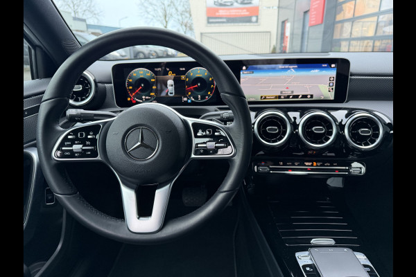 Mercedes-Benz A-Klasse 220 Advantage (Trekhaak - Automatische Airco - Navigatie - LED - Stoelverwarming - Camera - Parkeersensoren V+A)