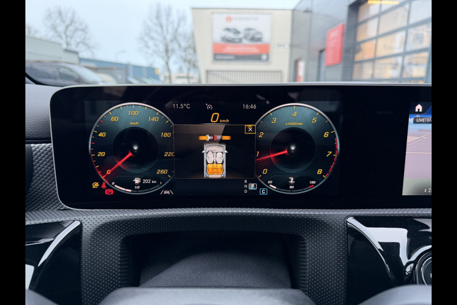 Mercedes-Benz A-Klasse 220 Advantage (Trekhaak - Automatische Airco - Navigatie - LED - Stoelverwarming - Camera - Parkeersensoren V+A)