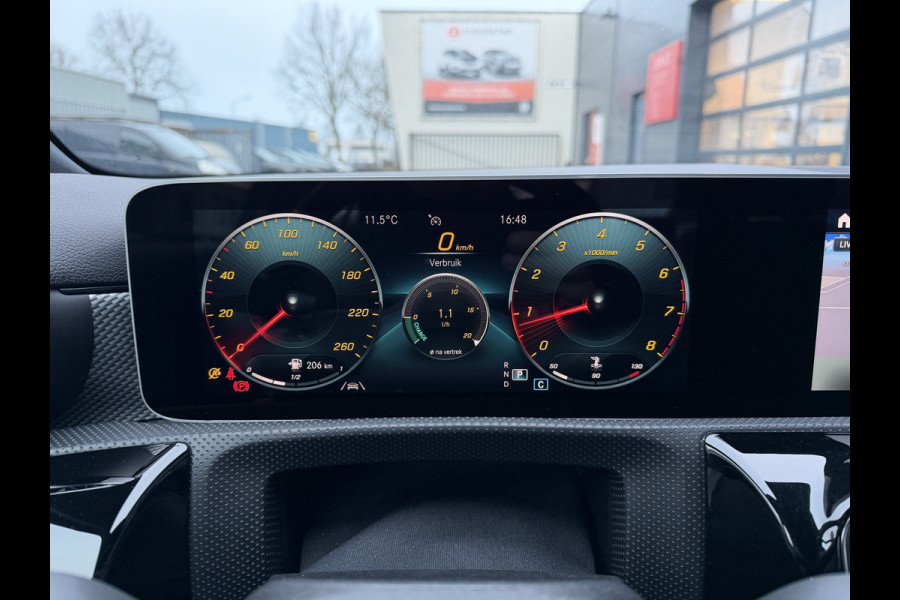Mercedes-Benz A-Klasse 220 Advantage (Trekhaak - Automatische Airco - Navigatie - LED - Stoelverwarming - Camera - Parkeersensoren V+A)