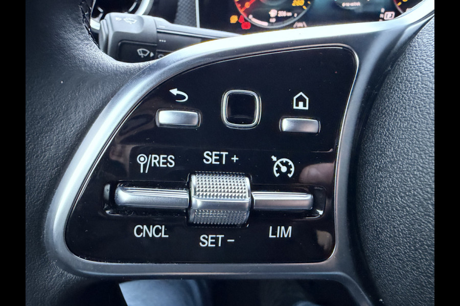 Mercedes-Benz A-Klasse 220 Advantage (Trekhaak - Automatische Airco - Navigatie - LED - Stoelverwarming - Camera - Parkeersensoren V+A)