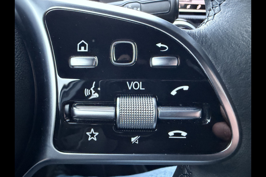 Mercedes-Benz A-Klasse 220 Advantage (Trekhaak - Automatische Airco - Navigatie - LED - Stoelverwarming - Camera - Parkeersensoren V+A)