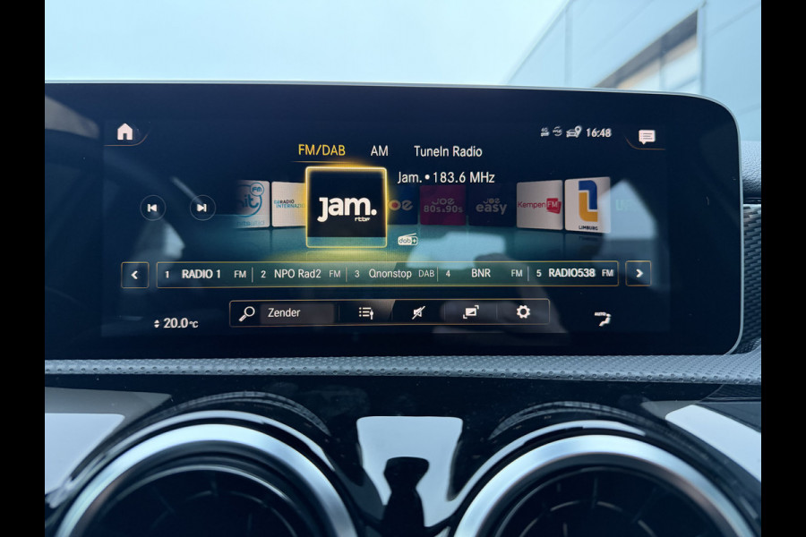 Mercedes-Benz A-Klasse 220 Advantage (Trekhaak - Automatische Airco - Navigatie - LED - Stoelverwarming - Camera - Parkeersensoren V+A)