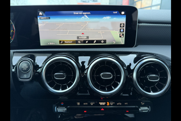 Mercedes-Benz A-Klasse 220 Advantage (Trekhaak - Automatische Airco - Navigatie - LED - Stoelverwarming - Camera - Parkeersensoren V+A)