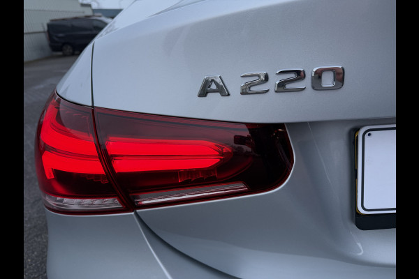 Mercedes-Benz A-Klasse 220 Advantage (Trekhaak - Automatische Airco - Navigatie - LED - Stoelverwarming - Camera - Parkeersensoren V+A)