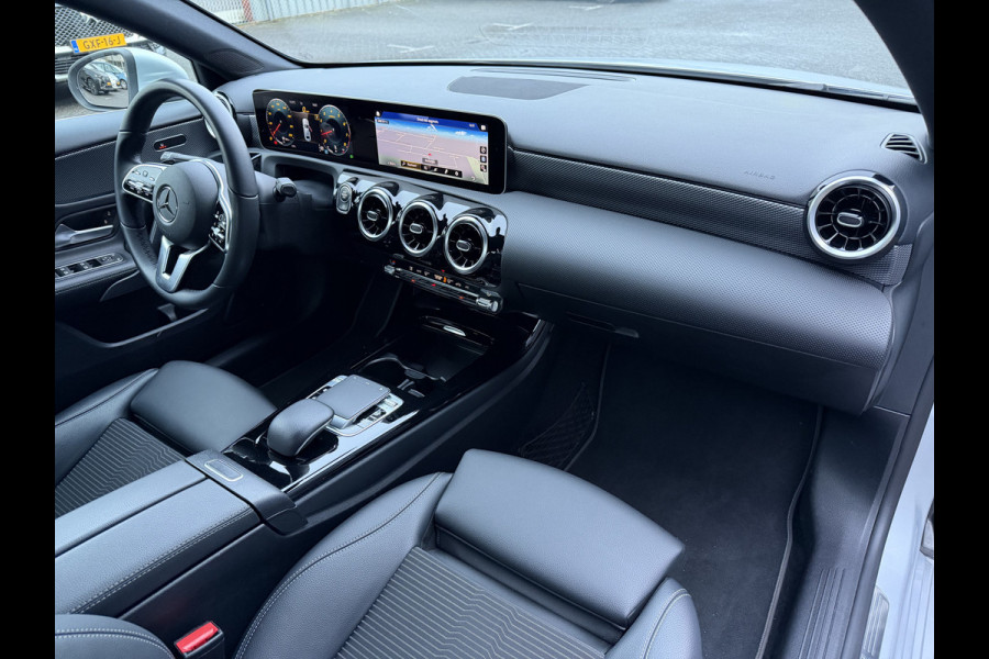 Mercedes-Benz A-Klasse 220 Advantage (Trekhaak - Automatische Airco - Navigatie - LED - Stoelverwarming - Camera - Parkeersensoren V+A)