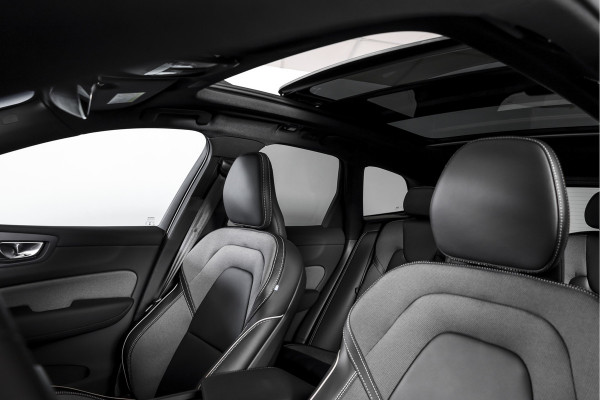 Volvo XC60 2.0 T8 Plug-in hybrid AWD Ultra Black Edition - Facelift MY26 | Luchtvering | Harmon Kardon | S/K Panodak | Dig.Cockpit | Adapt.Cruise | Stoel-+Stuurverw. | 360 Camera | NAV+App.Connect | Auto.Airco | LM 21" | 5090