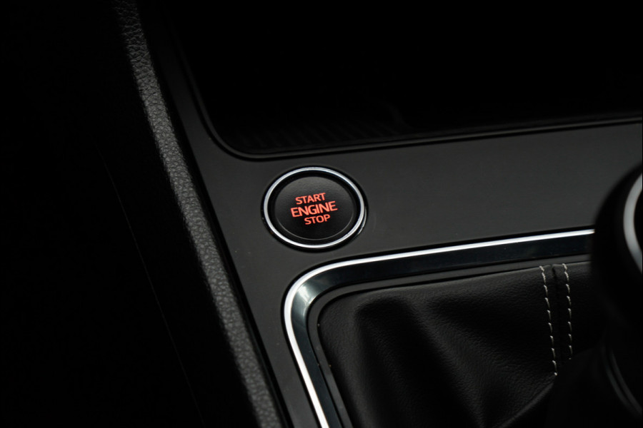 Seat Ateca 1.5 TSI Style. Navi ACC 360° Camera Beats Audio Stuur- & stoelverwarming Cruise PDC LM velgen