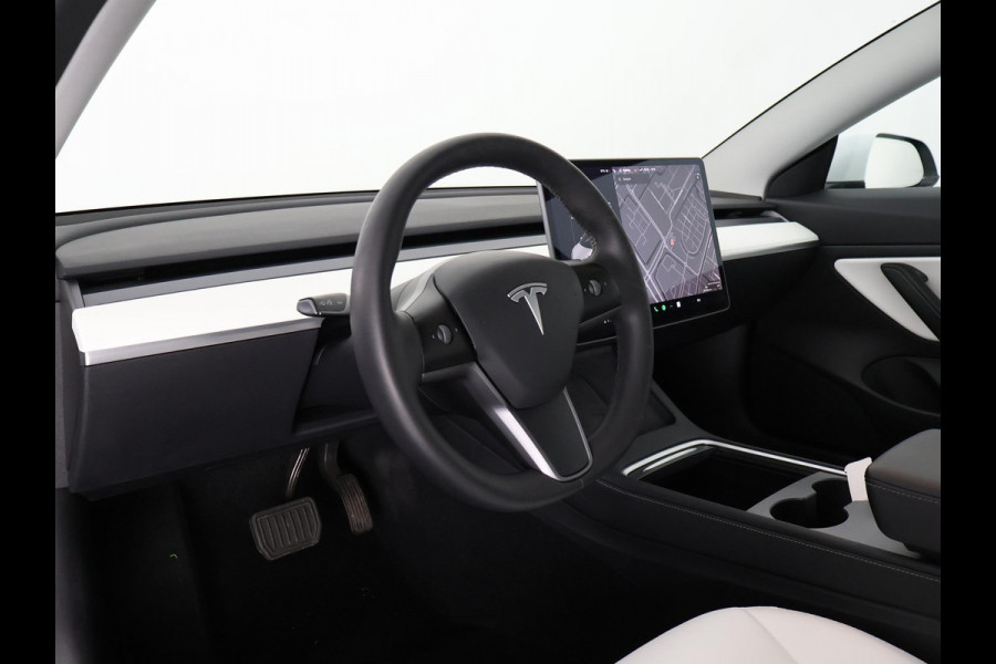 Tesla Model 3 LONGRANGE AWD 1e EIG ACCU SOD 92% ! GARANTIE 2031* RANGE TOT 592 KM WLTP !!!   BIJNA 2021 .TREKHAAK . PANORAMA DAK . VOOR & ACHTERSTOELEN VERWARMD . KEYLESS