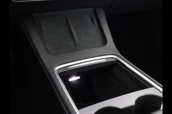 Tesla Model 3 LONGRANGE AWD 1e EIG ACCU SOD 92% ! GARANTIE 2031* RANGE TOT 592 KM WLTP !!!   BIJNA 2021 .TREKHAAK . PANORAMA DAK . VOOR & ACHTERSTOELEN VERWARMD . KEYLESS